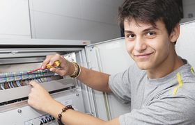 Elektriker an der Arbeit