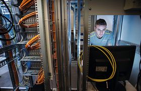 arbeitender Gebäudeinformatiker