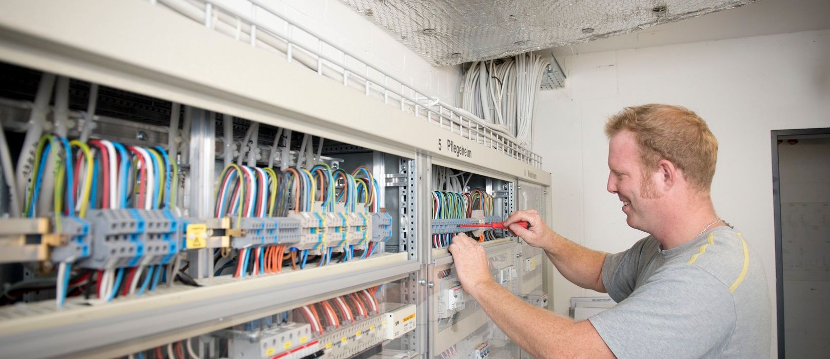Elektriker an der Arbeit