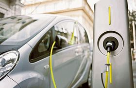 Elektroauto beim Aufladen