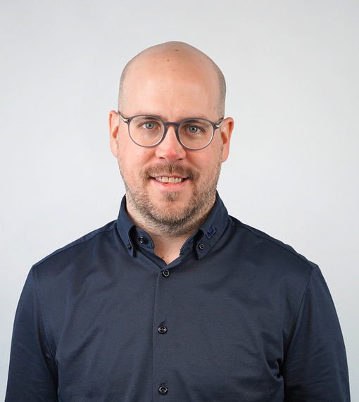 Abteilungsleiter Gudio Bumann, Kundendienst