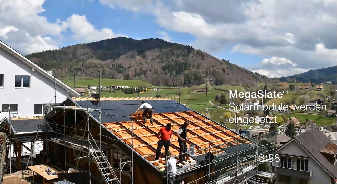 MegaSlate Installation des Solardachs Video