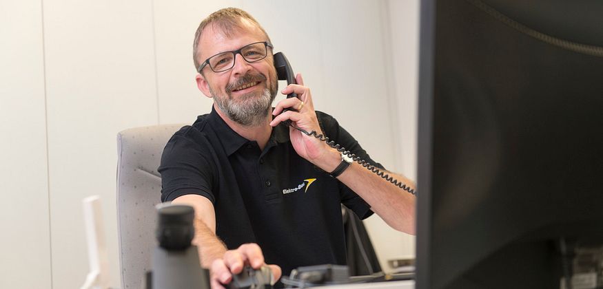 Mitarbeiter am Telefon